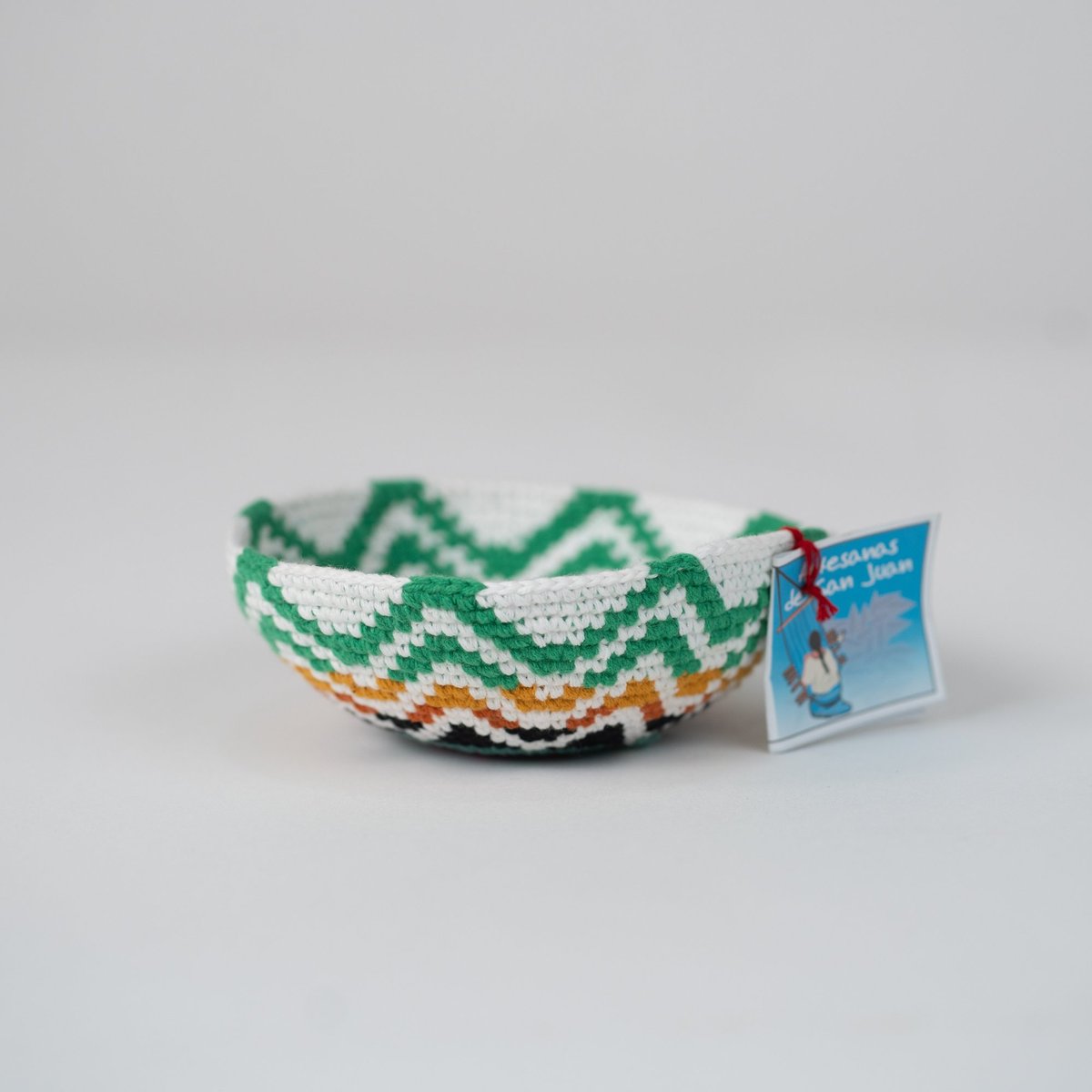 Canasto de crochet verde y blanco