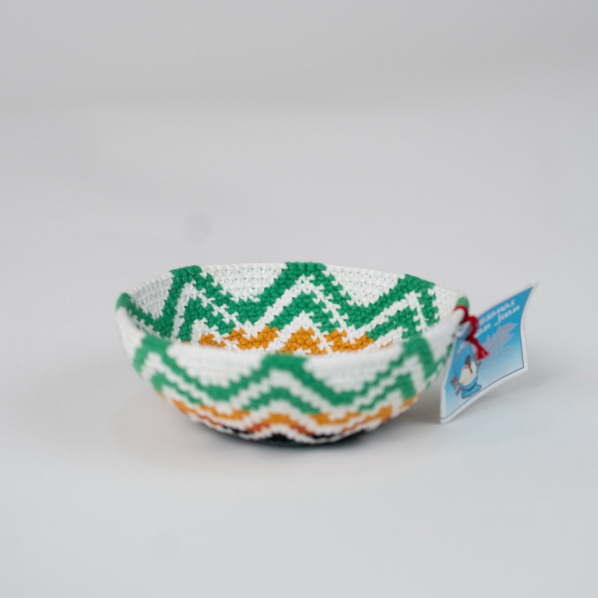 Canasto de crochet verde y blanco