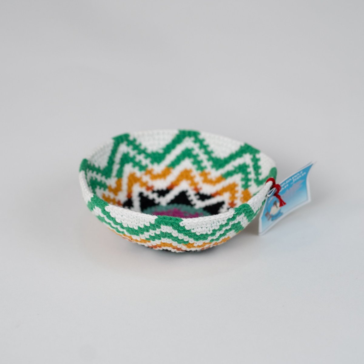 Canasto de crochet verde y blanco